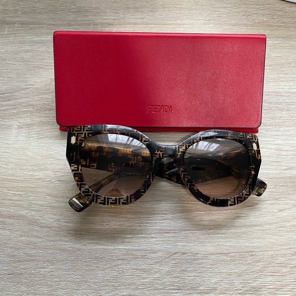 Authentic Fendi 52mm sunglasses FF0435/S - Picture 2 of 8